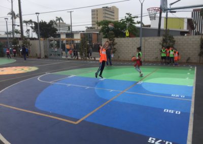 Children shoot baskets to earn partial points (photo: Andres Bustamante)